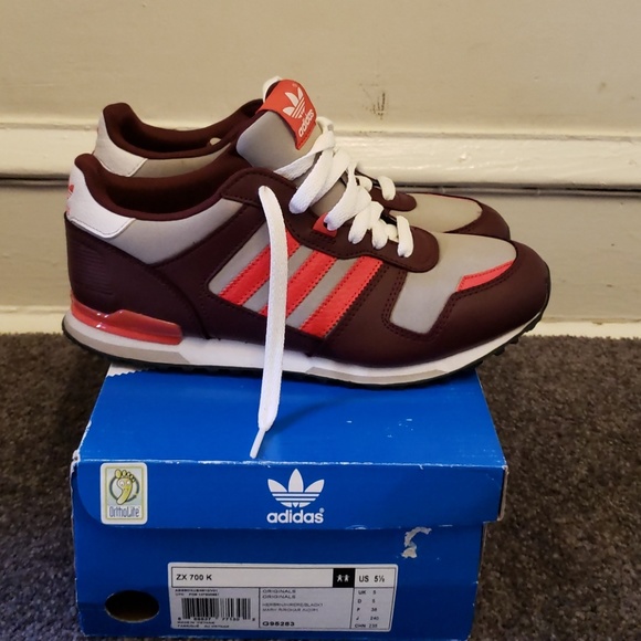 Sneakers - Picture 4 of 6